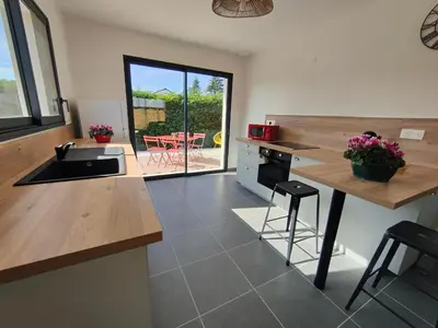 Cuisine ou kitchenette dans l'établissement Les bambous - 2 logements 10min du zoo neuf-confort-famille-jeux pour enfants