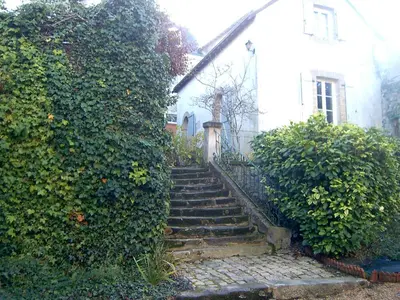 Jardin de l'établissement Le Petit Chalet -Appartement proche de la vieille ville , du centre ville et du Tram- PETIT DEJEUNER OFFERT