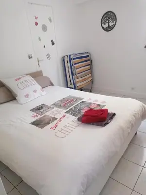 Un ou plusieurs lits dans un hébergement de l'établissement Le Petit Chalet -Appartement proche de la vieille ville , du centre ville et du Tram- PETIT DEJEUNER OFFERT