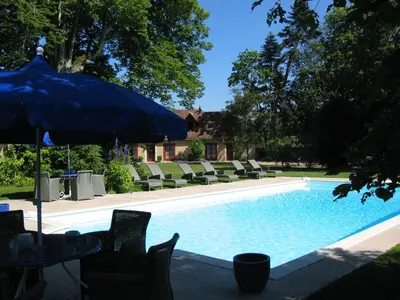 Piscine de l'établissement Le Plessis BBB ou située à proximité