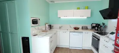Cuisine ou kitchenette dans l'établissement 7 min du circuit des 24 h du Mans et 10 min de la Gare - LA BERTINIERE