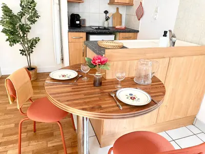 Cuisine ou kitchenette dans l'établissement Charmant studio proche du théâtre