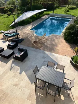 Piscine de l'établissement Magnifique maison de maître saumuroise ou située à proximité