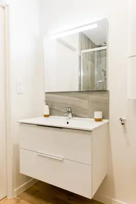 Salle de bains dans l'établissement L'élégant - Beau logement avec vue Sarthe - Gare - Tram - Centre ville