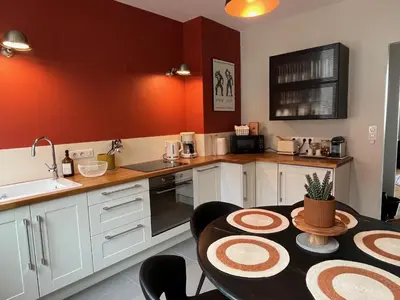 Cuisine ou kitchenette dans l'établissement COEUR DE BLOIS CHARMANT APPART LOUIS XII VUE LOIRE