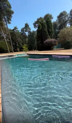 Piscine de l'établissement villa 24h du Mans ou située à proximité