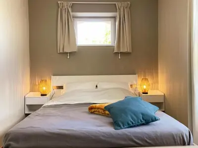Un ou plusieurs lits dans un hébergement de l'établissement Gîte cosy avec terrasse privative, parking et WiFi - FR-1-491-443