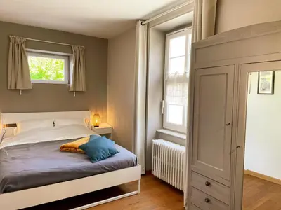 Un ou plusieurs lits dans un hébergement de l'établissement Gîte cosy avec terrasse privative, parking et WiFi - FR-1-491-443
