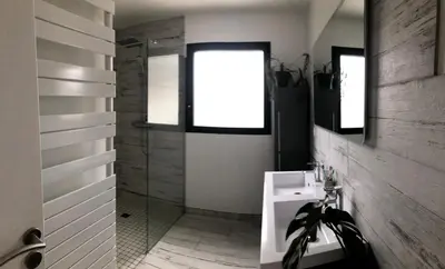 Salle de bains dans l'établissement 4 chambres - 8 personnes