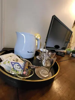 Plateau bouilloire dans l'établissement La Maison du Château