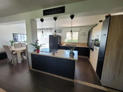 Plan de l'établissement Chambres conforts climatisées **24 heures du Mans**