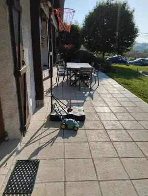 Terrasse ou espace extérieur de l'établissement Piscine chaufée à proximité de Blois et du zoo de Beauval