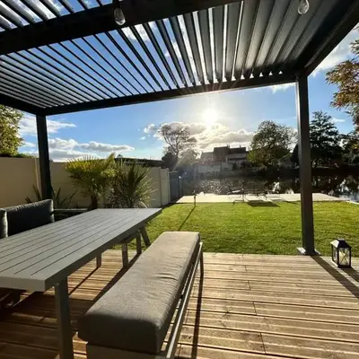 Le beau studio du bord de l'eau