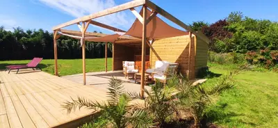 Jardin de l'établissement Gîte du bois Richer 4 étoiles 15 personnes avec piscine