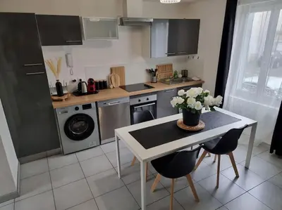 Cuisine ou kitchenette dans l'établissement Maison aux portes de Tours