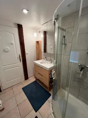 Salle de bains dans l'établissement Le Nid - Maison accueillante avec accès donnant sur le Cher