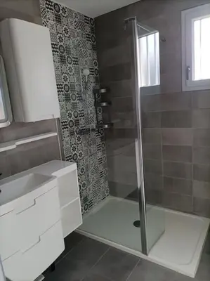 Salle de bains dans l'établissement L'Orée des Vignes