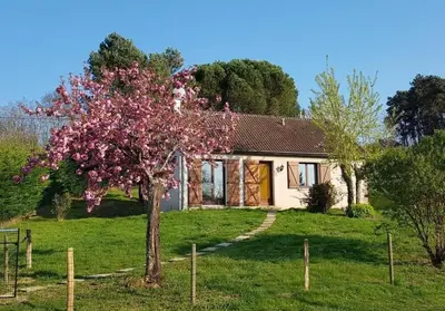Jardin de l'établissement Maison charmante à Seigy, vue sur jardin, accepte animaux.