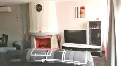 Coin salon dans l'établissement Maison confortable à Mareuil-sur-Cher avec équipements modernes