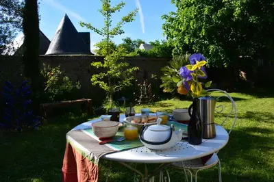 Jardin de l'établissement Les chambres d'hôtes du petit bois