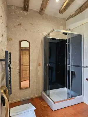 Salle de bains dans l'établissement Moulin de Galerne, Le gite du Meunier