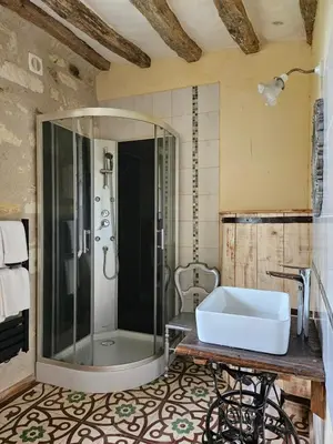 Salle de bains dans l'établissement Moulin de Galerne, Le gite du Boulanger