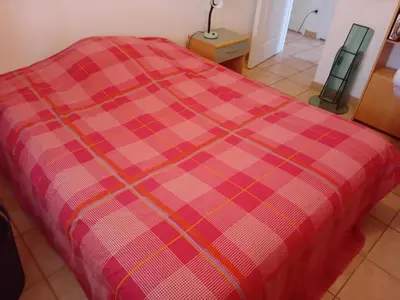Un ou plusieurs lits dans un hébergement de l'établissement une Chambre meublé chez habitant