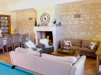 Coin salon dans l'établissement Grand gîte, campagne, piscine et spa - Saumur