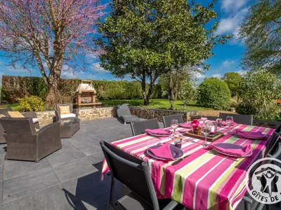 Jardin de l'établissement Gîte charmant avec jardin, proche activités nautiques - FR-1-622-75