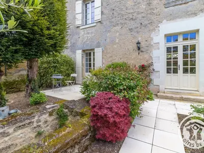 Jardin de l'établissement Séjour de charme avec piscine à Saint-Georges-sur-Layon, proche de Saumur et des châteaux de la Loire - FR-1-622-81