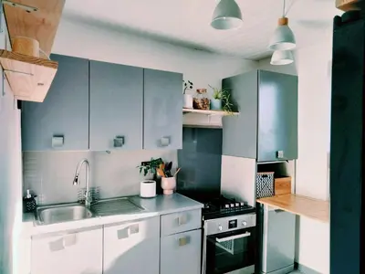 Cuisine ou kitchenette dans l'établissement MAISON ATYPIQUE EN BOIS 2 NIVEAUX 7,5km du circuit 24h