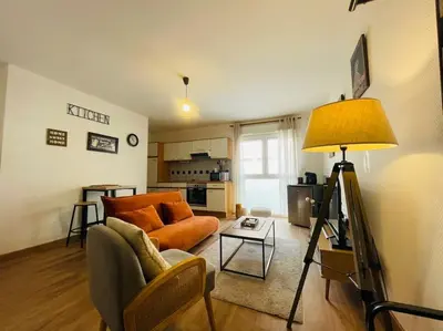 Télévision ou salle de divertissement dans l'établissement Bel Appartement Lumineux - 2 Voyageurs