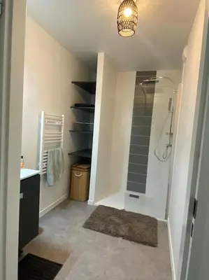 Salle de bains dans l'établissement Appartement 24h du Mans