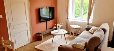 Télévision ou salle de divertissement dans l'établissement Maison campagne détente