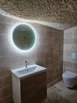 Salle de bains dans l'établissement Le Cocon Troglodyte