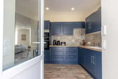 Cuisine ou kitchenette dans l'établissement L'oberlin charmante maisonnette