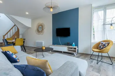 Télévision ou salle de divertissement dans l'établissement L'oberlin charmante maisonnette