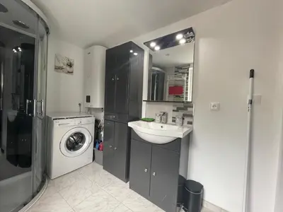 Salle de bains dans l'établissement Maison du circuit - Hunaudières