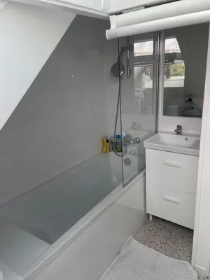 Salle de bains dans l'établissement Maison de caractère Le Mans 3 min à pieds gare et tram, proche centre ville , garage