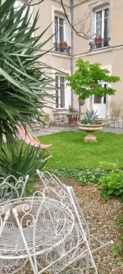 Jardin de l'établissement agréables chambres d'hôtes près du centre ville avec jardin
