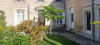 Jardin de l'établissement agréables chambres d'hôtes près du centre ville avec jardin