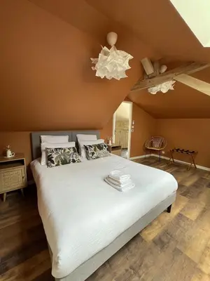 Un ou plusieurs lits dans un hébergement de l'établissement Gîte du Puits Chauveau Spa Vignes Chateaux 8pers