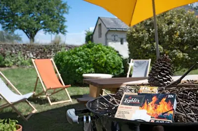 Jardin de l'établissement Longère typique à la campagne