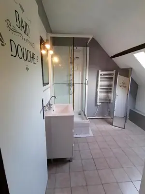 Salle de bains dans l'établissement Le Chant d'Oiseau