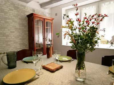 Coin salon dans l'établissement Gîte tout inclus au cœur de Descartes, idéal pour familles, proche sites touristiques, confort assuré - FR-1-381-586