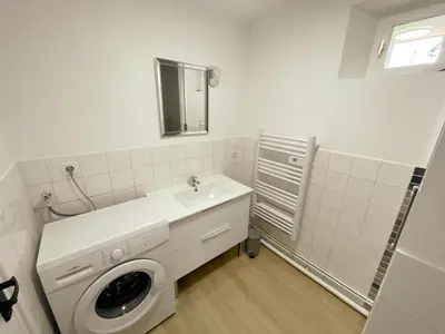 Salle de bains dans l'établissement Gîte tout inclus avec jardin, clim, Wifi, proche Château de Villandry et Loire à vélo - FR-1-381-587