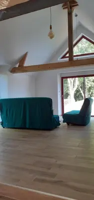Coin salon dans l'établissement Maison avec mare