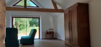 Coin salon dans l'établissement Maison avec mare
