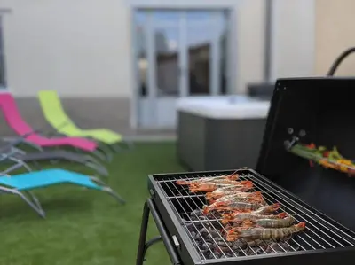 Barbecue disponible mis à disposition des clients de la maison de vacances
