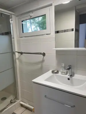 Salle de bains dans l'établissement La Feuilleraie
